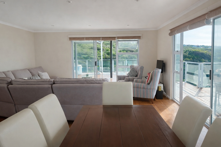 5 Bedroom Property for Sale in Boggomsbaai Western Cape